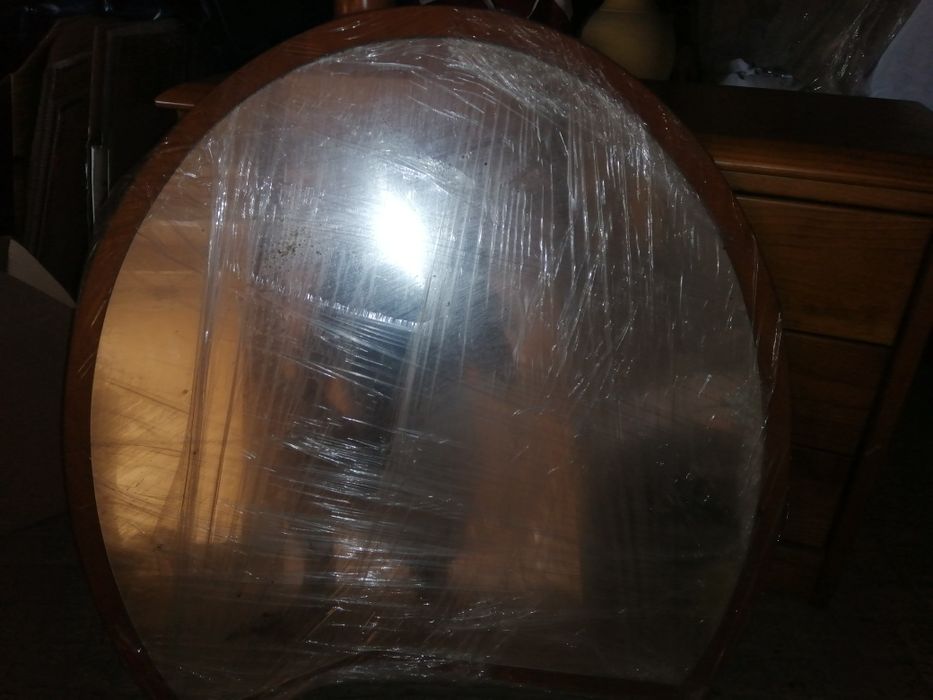 Cama de casal e espelho