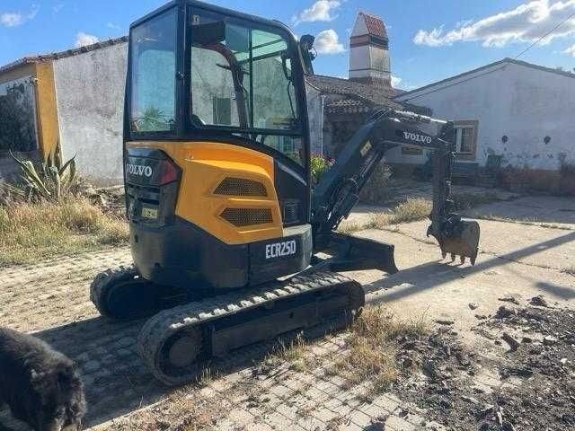 Volvo ECR25D, 2016, 3 baldes engate rápido, cert. CEE e manuais