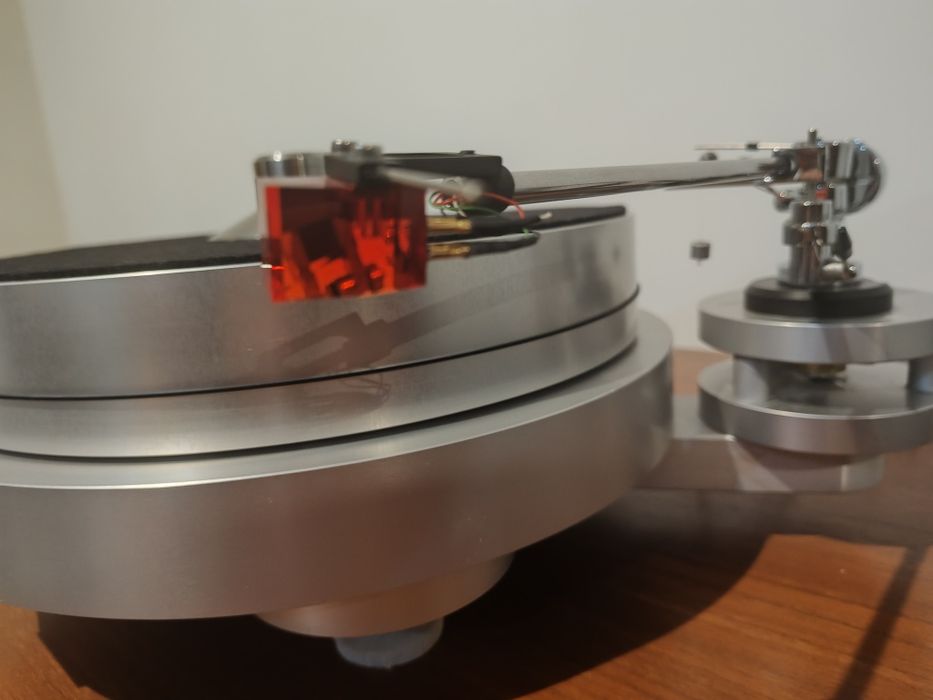 Gira discos Acoustic Signature Hi End