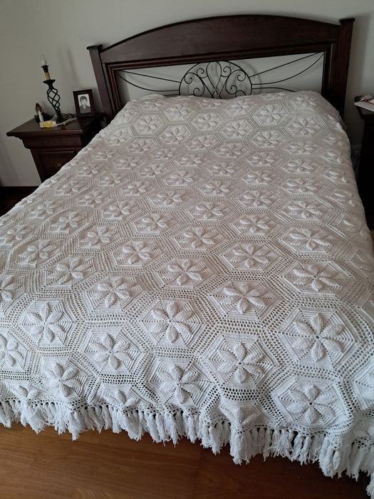Clocha em renda artesanal,