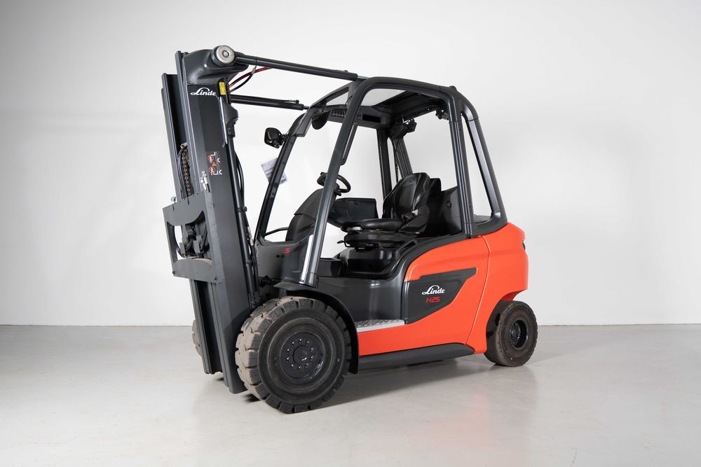 Empilhador a diesel Linde H25D-01 usado - 2500 kg