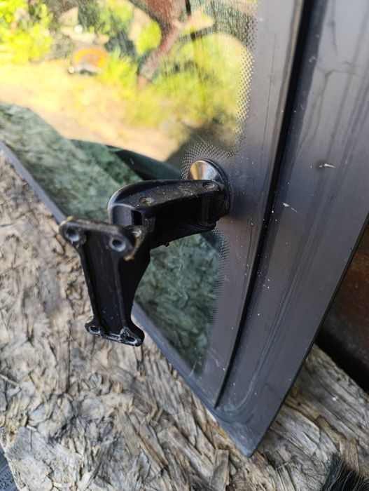 Скло Стекло Жабра Праве в Двері Механічне  Mercedes Vito  W 638 Оригін