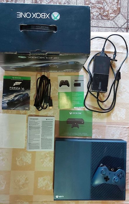 Xbox One 1000GB - Azul - Edição limitada Forza Motorsport 6 completa