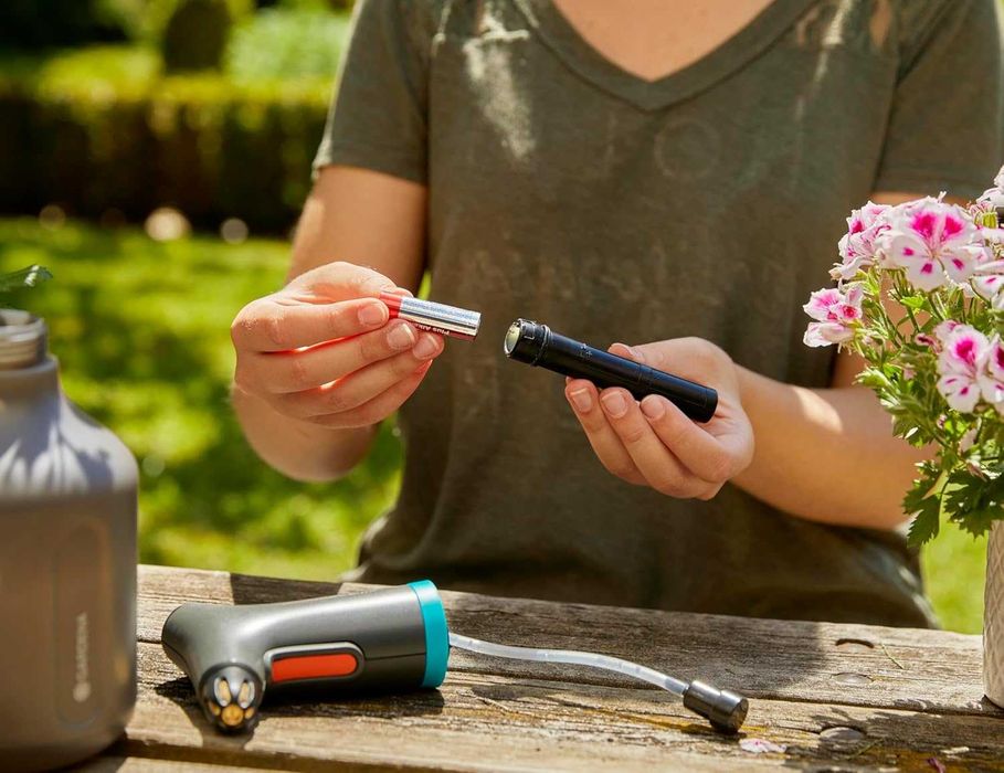 Розпилювач оприскувач Gardena 11114-20  працює від батарейок  1 л