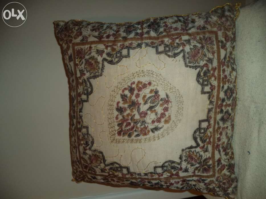Almofada étnica bom estado