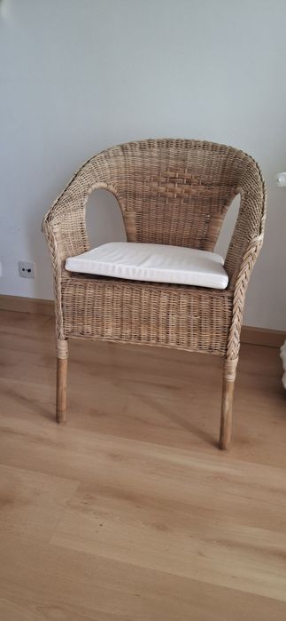 Cadeirão IKEA com almofada