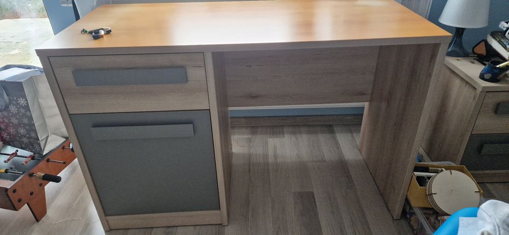 Zestaw mebli do pokoju dziecięcego/nastolatka