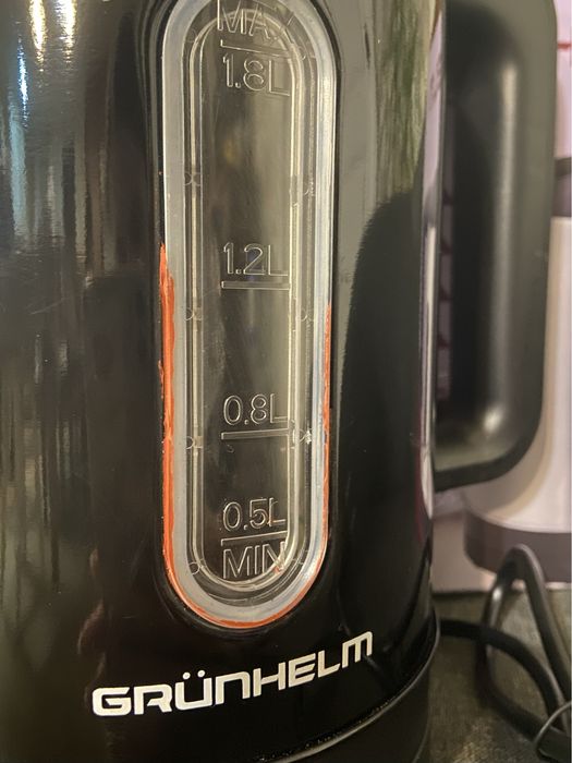 Електрочайник Grunhelm EKS-1928B протікає