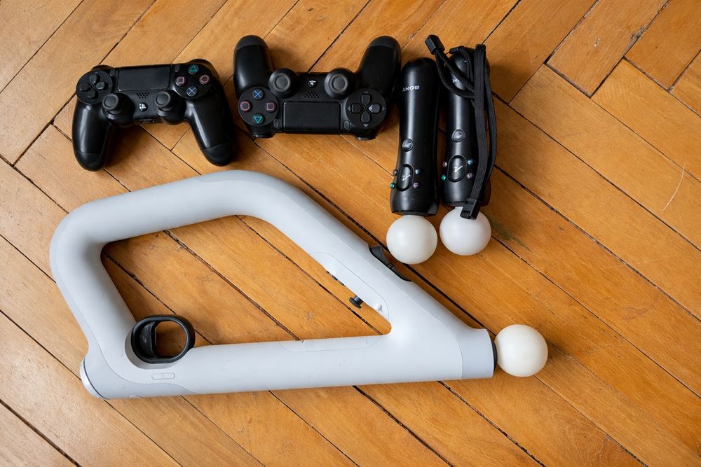 Продам PlayStation 4 Slim Gold + PS VR великим комплектом.