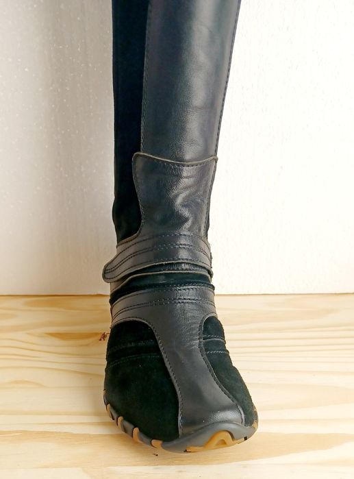 Bota estilo desportivo.