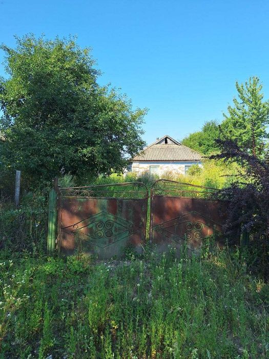 Продам земельну ділянку з будинком