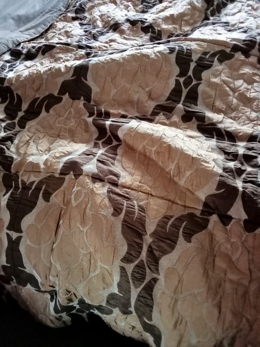 Vendo colcha usada como nova.