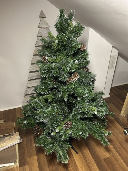 Choinka Sztuczna  Banaco 150 cm z szyszkami Leroy Merlin srebrzona