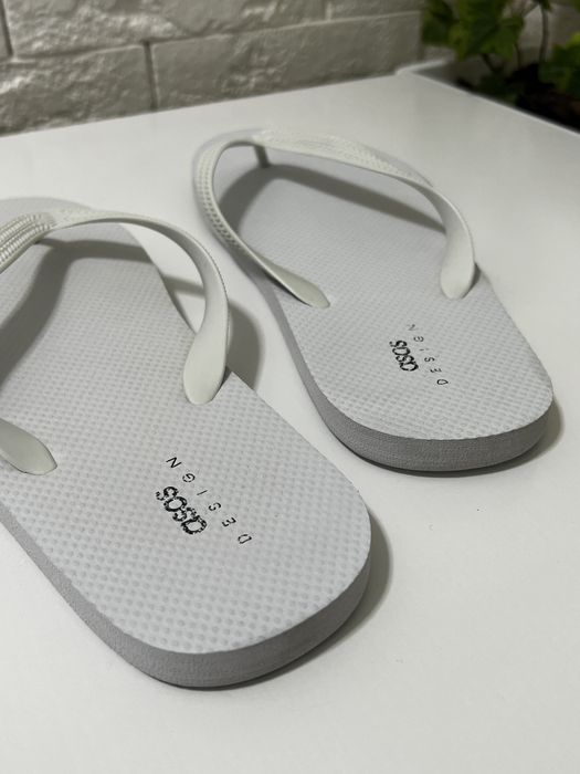 Білі шлепанці ASOS 40-41