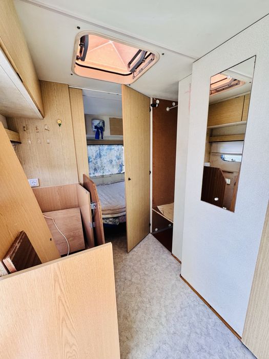 Caravna Vimara com documentos.