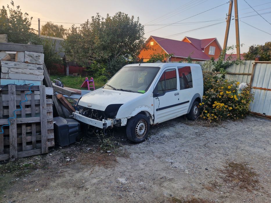 Продам ford Transit Conect  після дтп , є всі деталі можливо по запчастинах