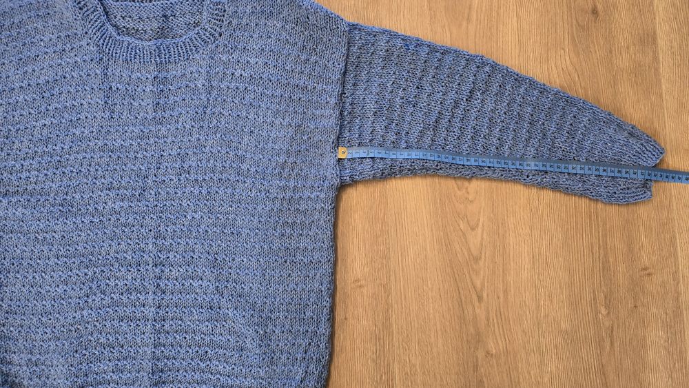 Sweter z włóczki ręcznie robiony