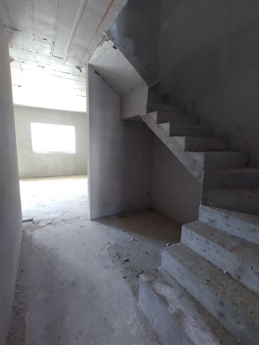 Продам зданий в експлуатацію таунхаус,можна під програми