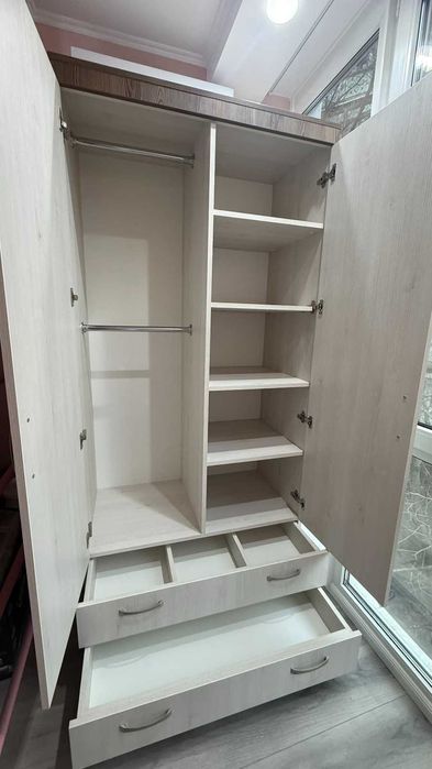 Шкаф з ДСП на замовлення 1000х1000х2100