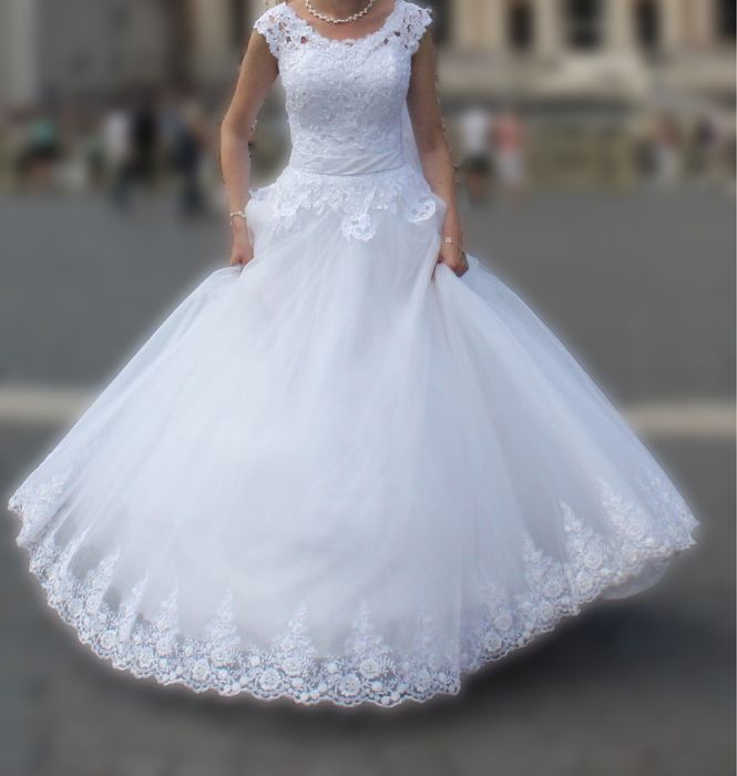 Suknia ślubna księżniczka koronkowa