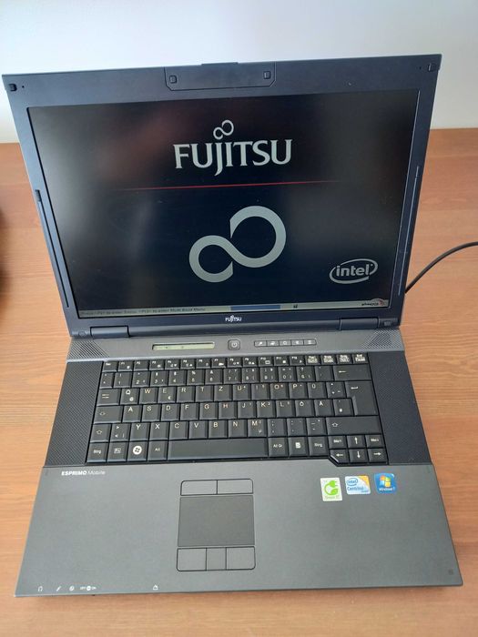 Laptop Fuji Esprimo D9510 Intel 2,5 GHZ 2GB z ładowarką