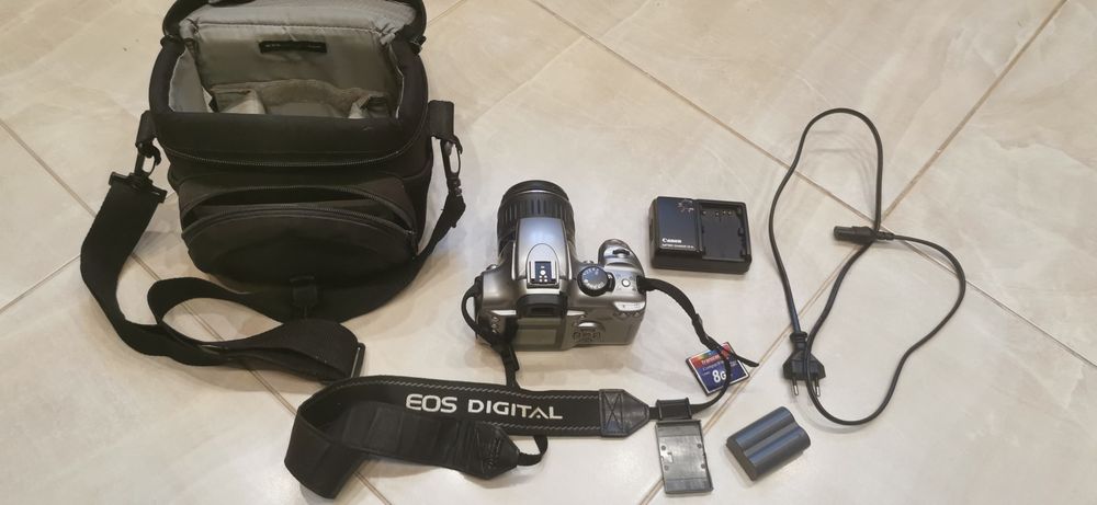 Дзеркальна фотокамера Canon EOS 300D