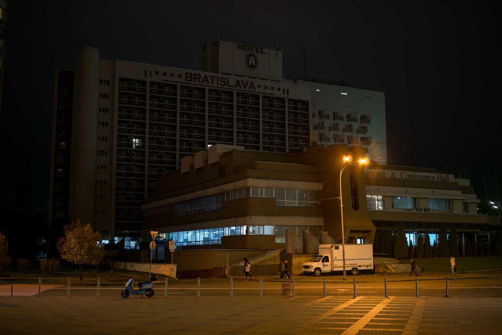 Sony a6000 + объектив AF f/2.8 27mm • APS-C 24,3 Мп • Wi-Fi • NFC