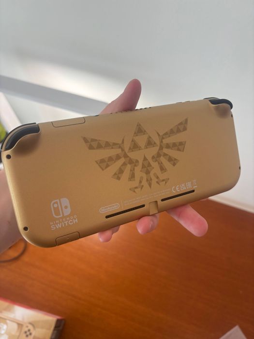 Nintendo Switch Lite Hyrule Edition