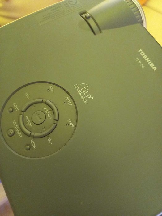 Projetor Toshiba TDP S8