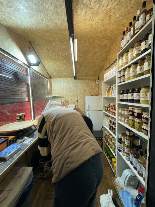 Budka handlowa z miejscem handlowym