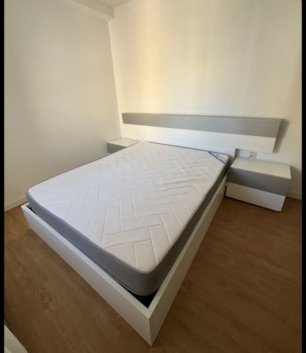 Quarto completo moveis de madeira, branco e cimza