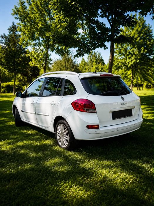 Renaul Clios sport tourer