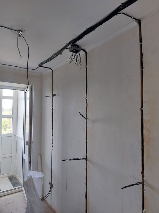 Електрик , Електро-монтажні роботи.