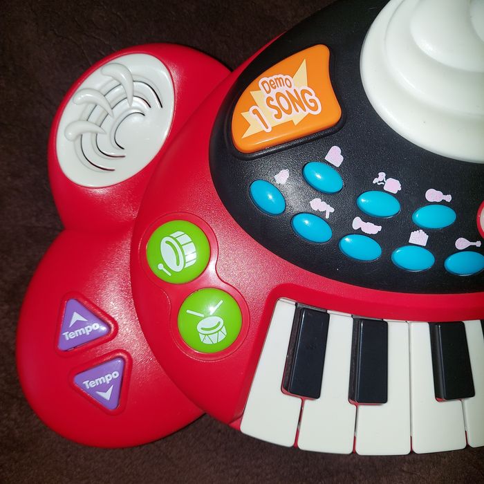Піаніно, синтезатор, музичне дитяче