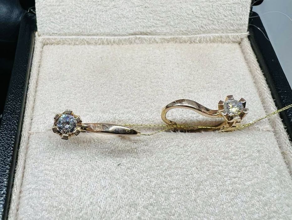 Золоті сережки з жовтого золота 585 з діамантами 0.28 карат. Бриллиант