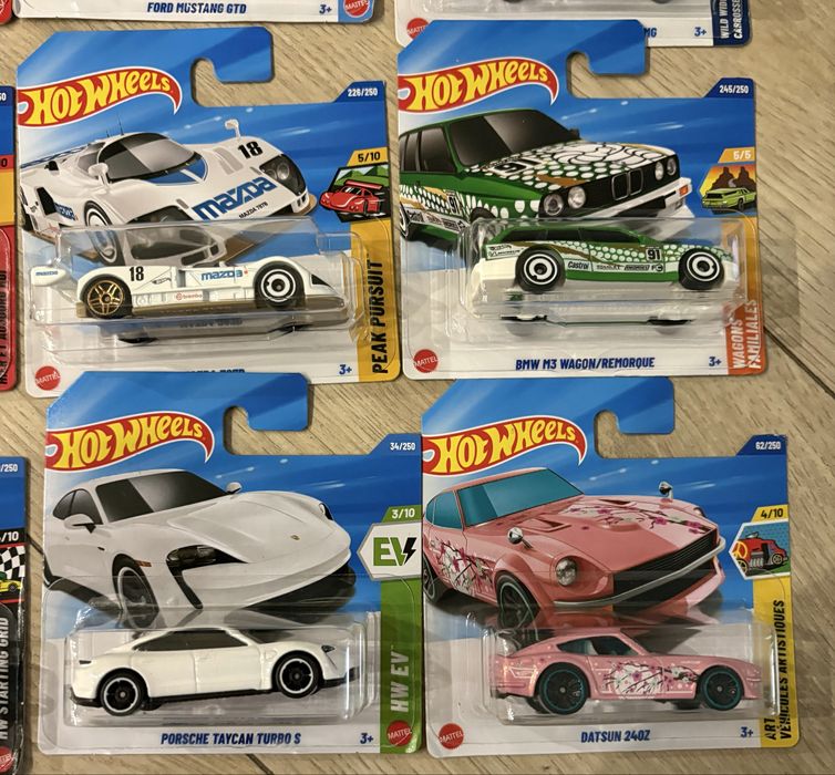 Hot wheels mercedes, datsun