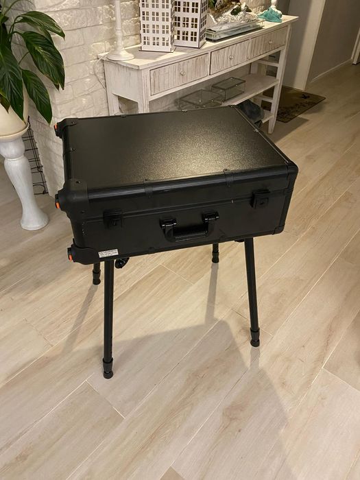 Mobilny kufer kosmetyczny z oświetleniem!!! Stan jak nowy !!!