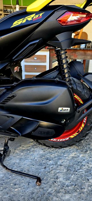 Troco por carro Aprilia Sr GT 125