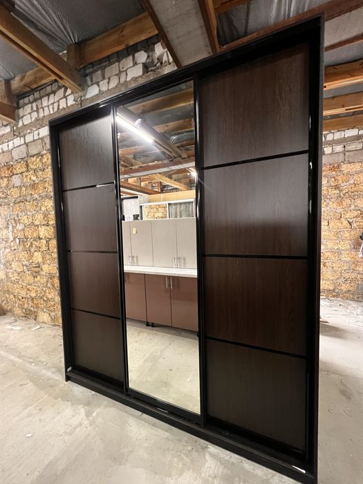 В продаже шкафы купе