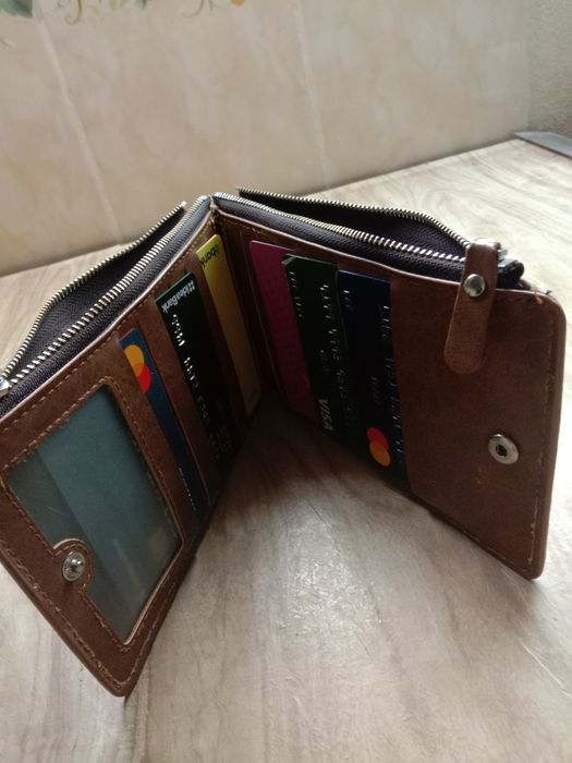 Продам  два    портмоне/кошелек.  к.