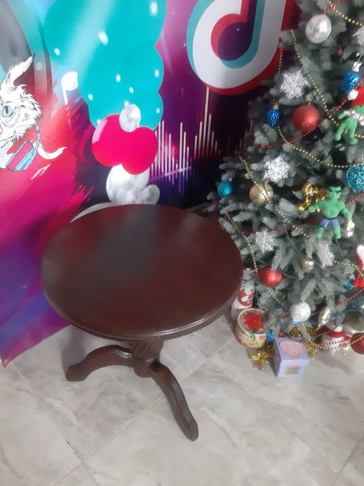 Круглый деревянный кофейный стол