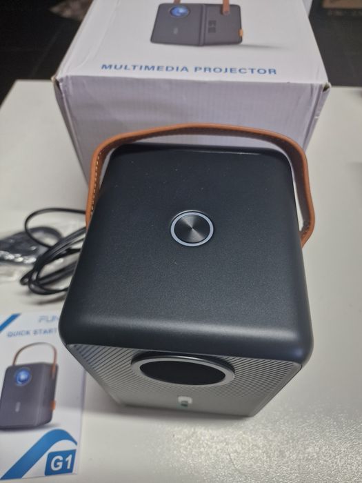 projetor Funflix G1 é um projetor multimédia compacto e portátil, concebido tanto para entretenimento doméstico como para uso no exterior
