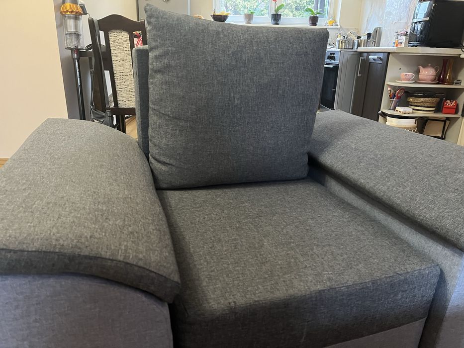 Fotel z podnozkiem w zestawie