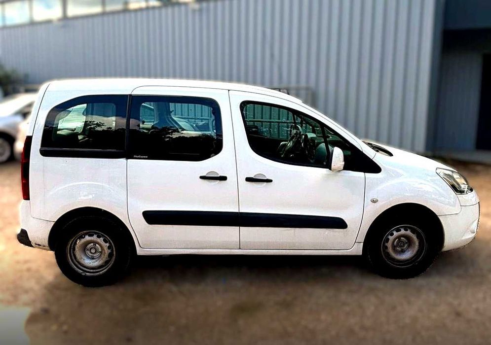 Berlingo Adaptada | 4 Lugares + Cadeira Rodas | TPMR | Garantia