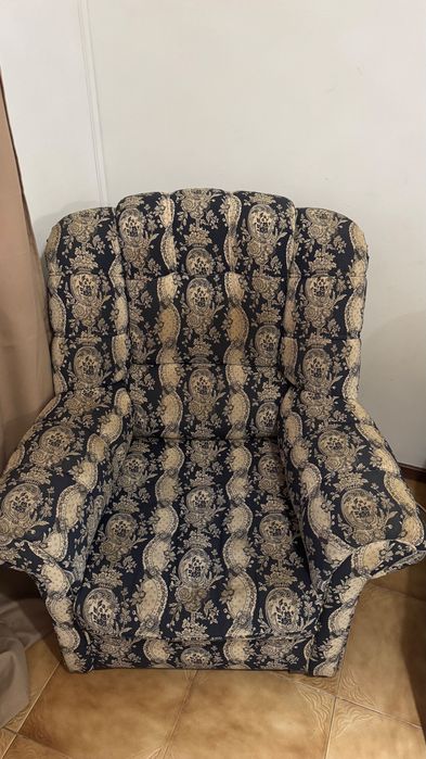 Poltrona á venda em bom estado