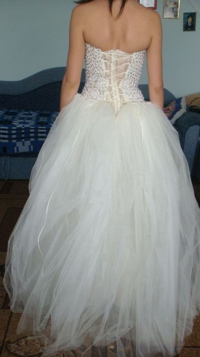 Весільня сукня кольору шампанського