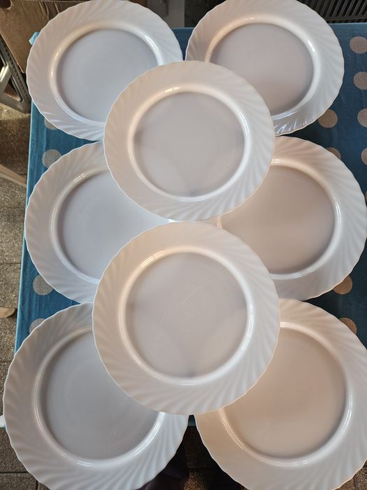 Zestaw 8 dużych płytkich talerzy 32 cm