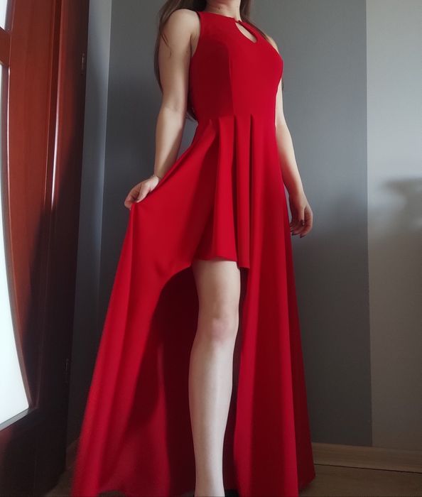 Czerwona sukienka maxi z rozporkiem