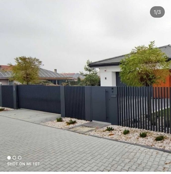 nowoczesne ogrodzenie grzebieniowe aluminiowe pionowe profile