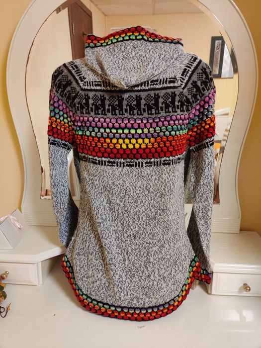 Casaco artesanal de lã de alpaca